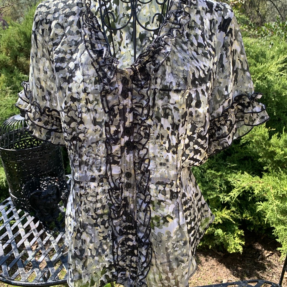 Lloyd Williams Chic Black and Gray Ruffled Short Sleeve chiffon   Sheer Blouse - Picture 3 of 9